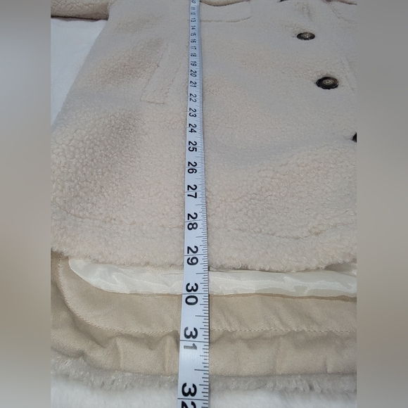 UGG Cream Puffer Jacket with Classic Design - Picture 10 of 12